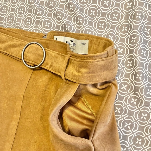 Suede mini skirt with belt - Picture 2 of 4